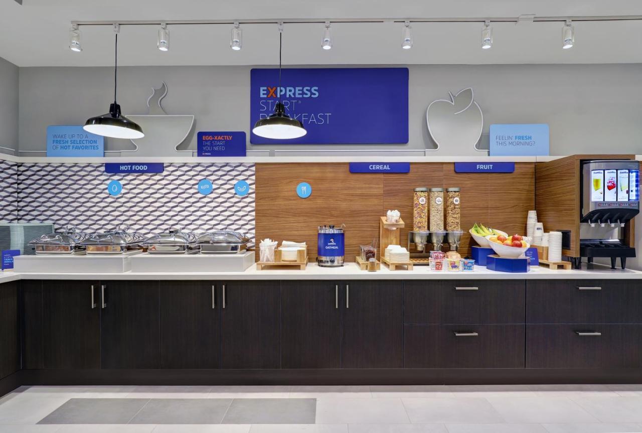 Holiday Inn Express & Suites - Порт-Елґін Екстер'єр фото