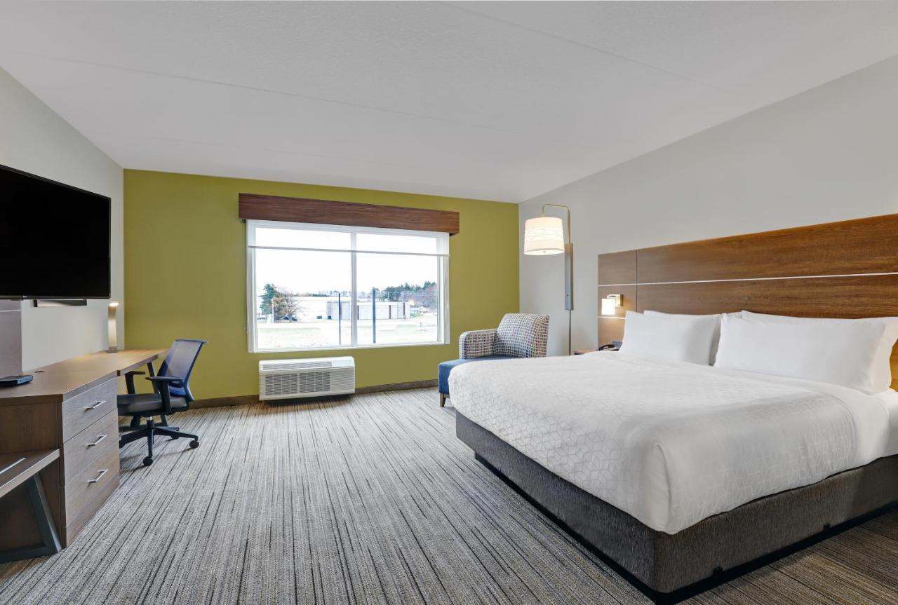 Holiday Inn Express & Suites - Порт-Елґін Екстер'єр фото