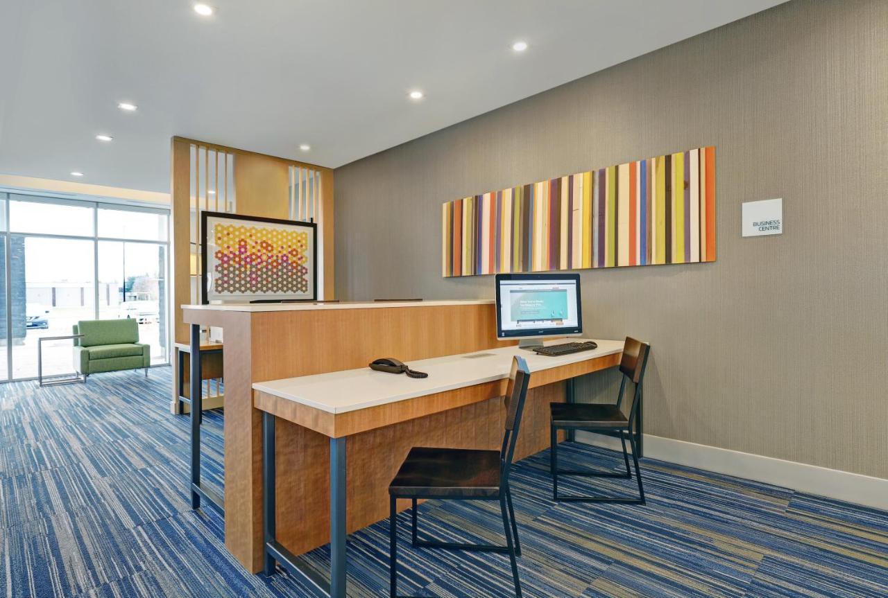 Holiday Inn Express & Suites - Порт-Елґін Екстер'єр фото