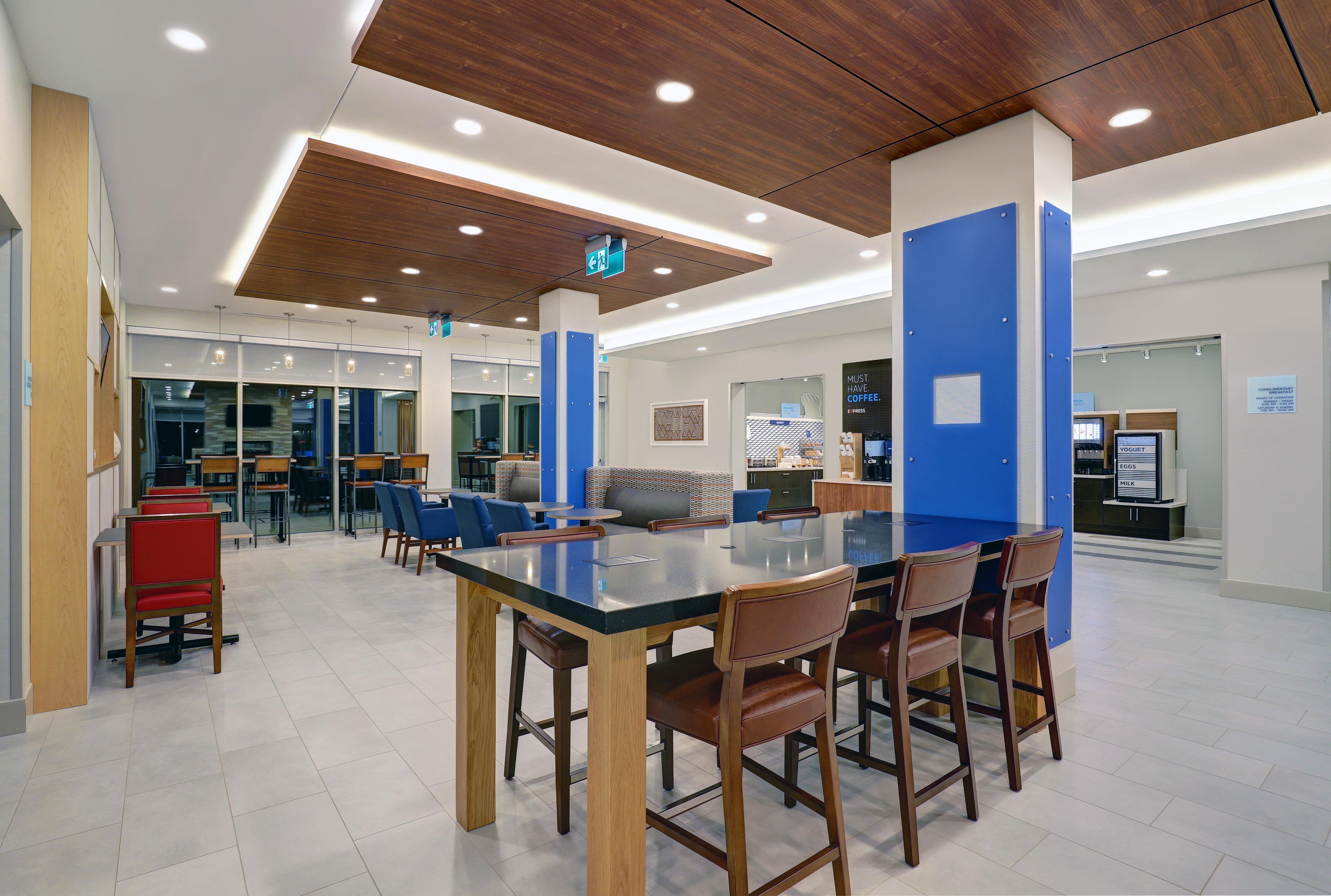 Holiday Inn Express & Suites - Порт-Елґін Екстер'єр фото